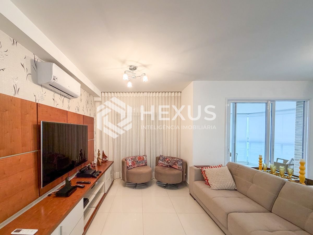 Foto 3 de Apartamento reformado com varanda gourmet vista mar e lazer a 150m da praia na região do Casagrande na Enseada, Guarujá