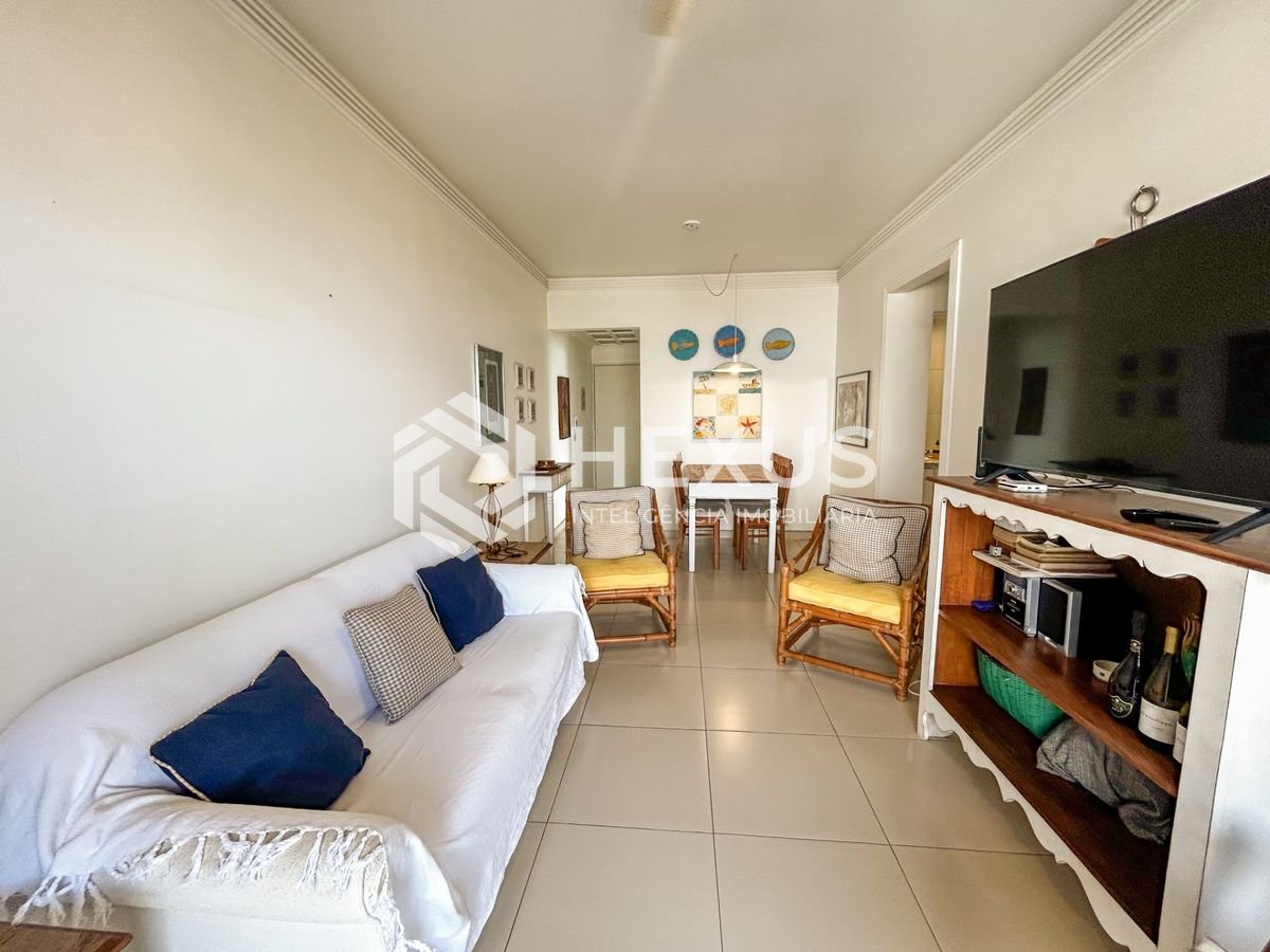Foto 3 de Apartamento com varanda e lazer a 400m da praia na Enseada, Guarujá