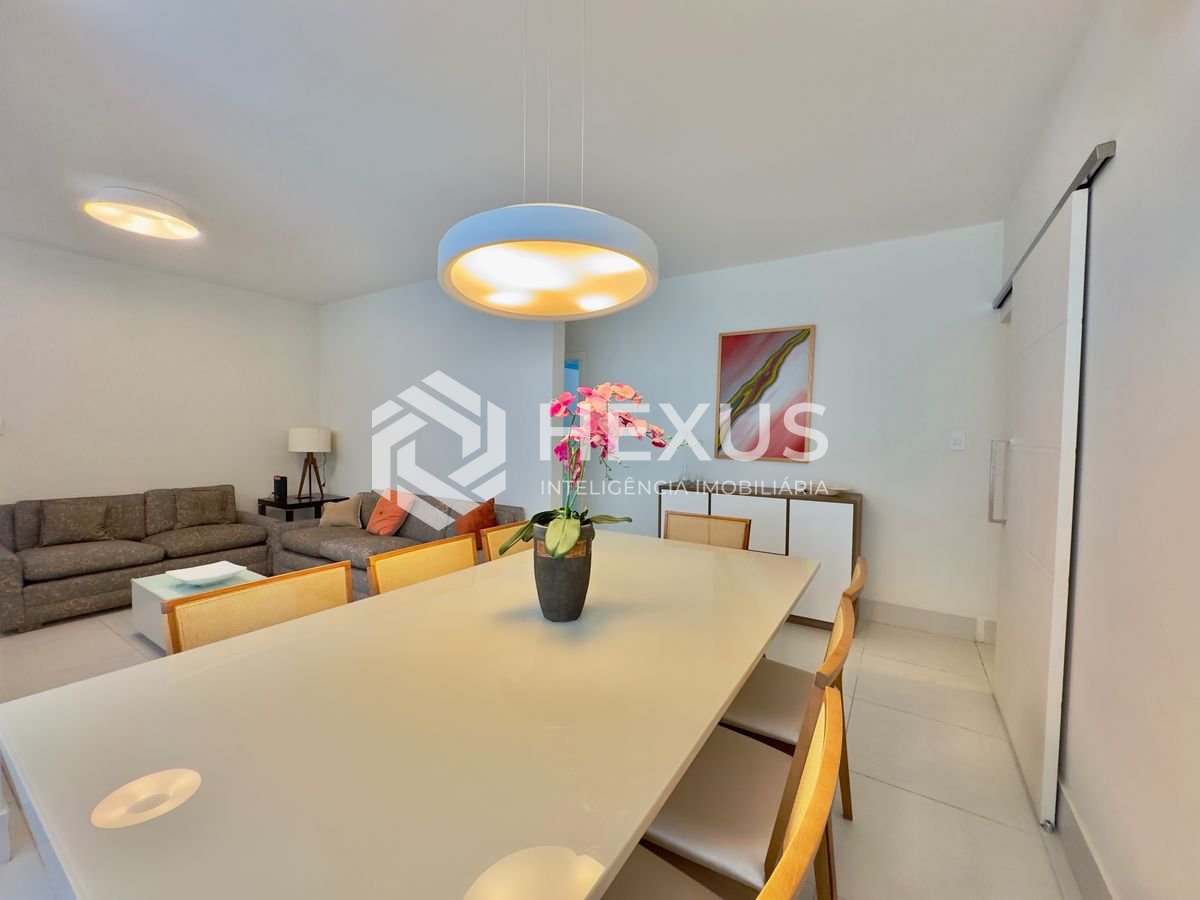 Foto 5 de Apartamento com varanda e lazer a 1 quadra da praia nas Pitangueiras, Guarujá