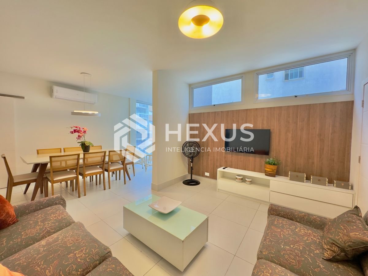 Foto 4 de Apartamento com varanda e lazer a 1 quadra da praia nas Pitangueiras, Guarujá