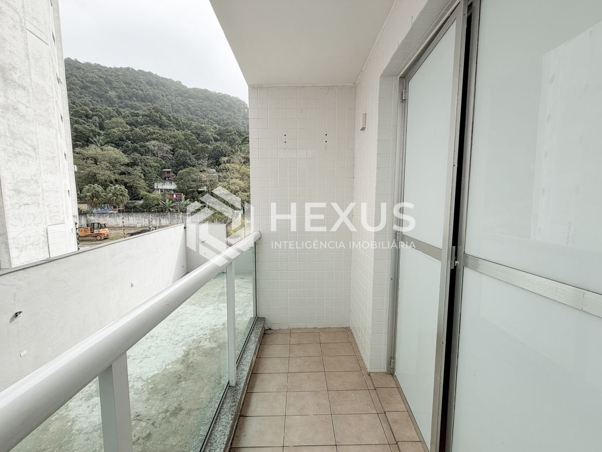 Foto 4 de Apartamento com varanda a 500m da praia da Enseada, Guarujá