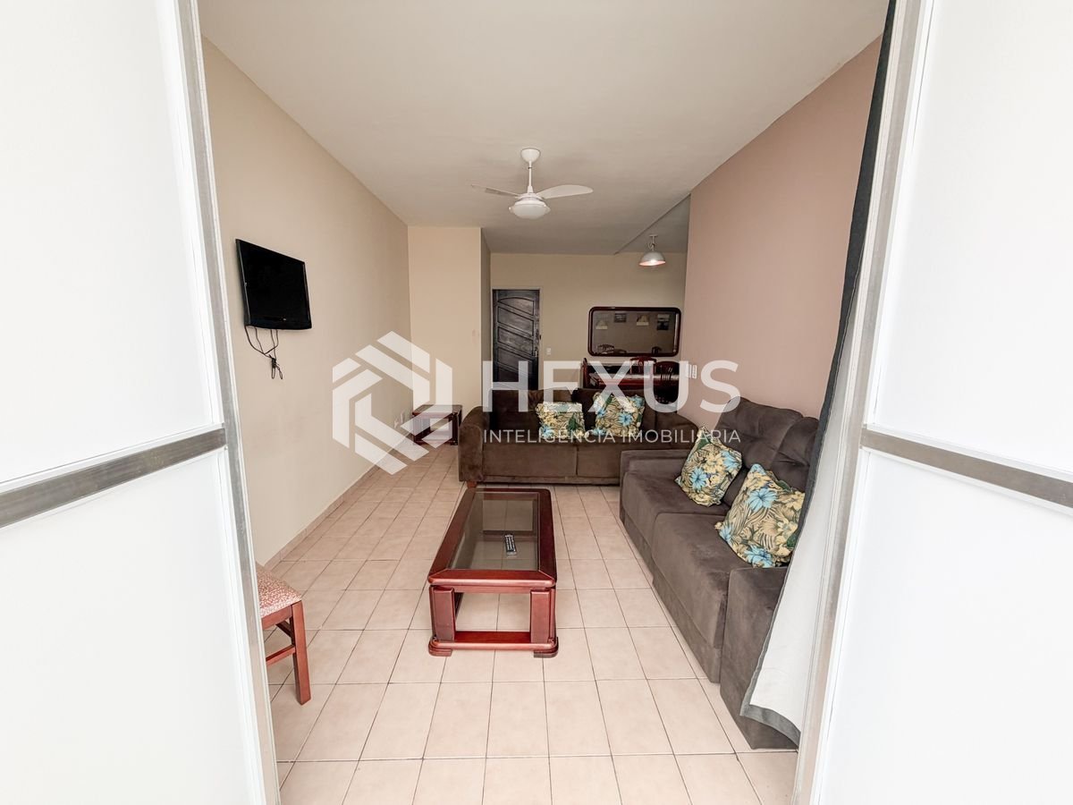Foto 3 de Apartamento com varanda a 500m da praia da Enseada, Guarujá
