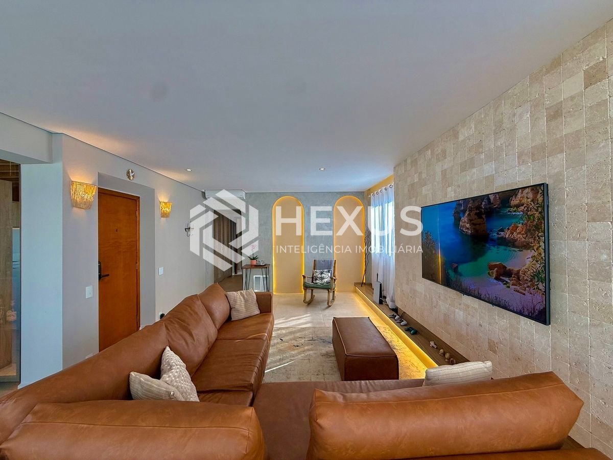 Foto 5 de Cobertura Penthouse reformado com varanda vista mar e lazer a 150m da praia na região do Centro nas Pitangueiras, Guarujá