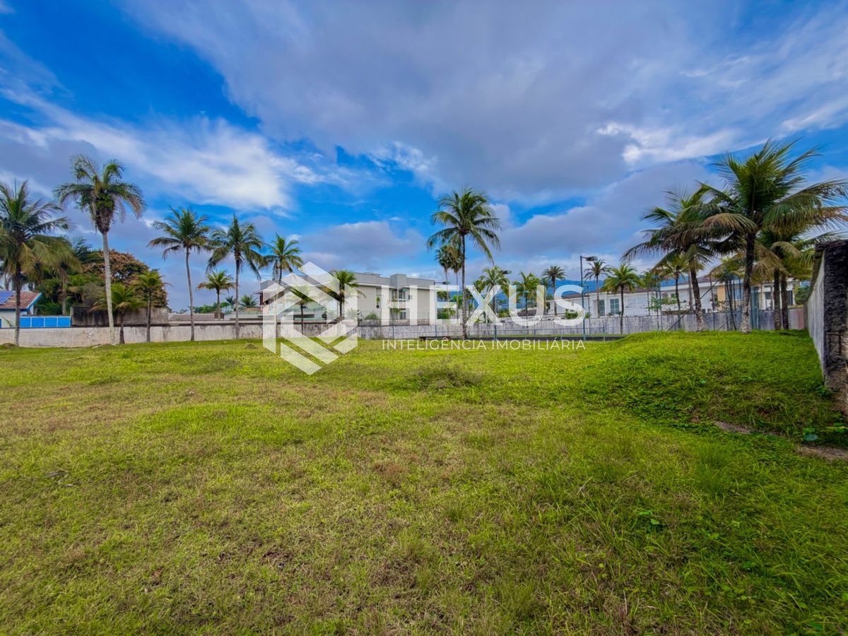Foto 3 de Terreno de 1.000 m² frente avenida no Jardim Acapulco, Guarujá