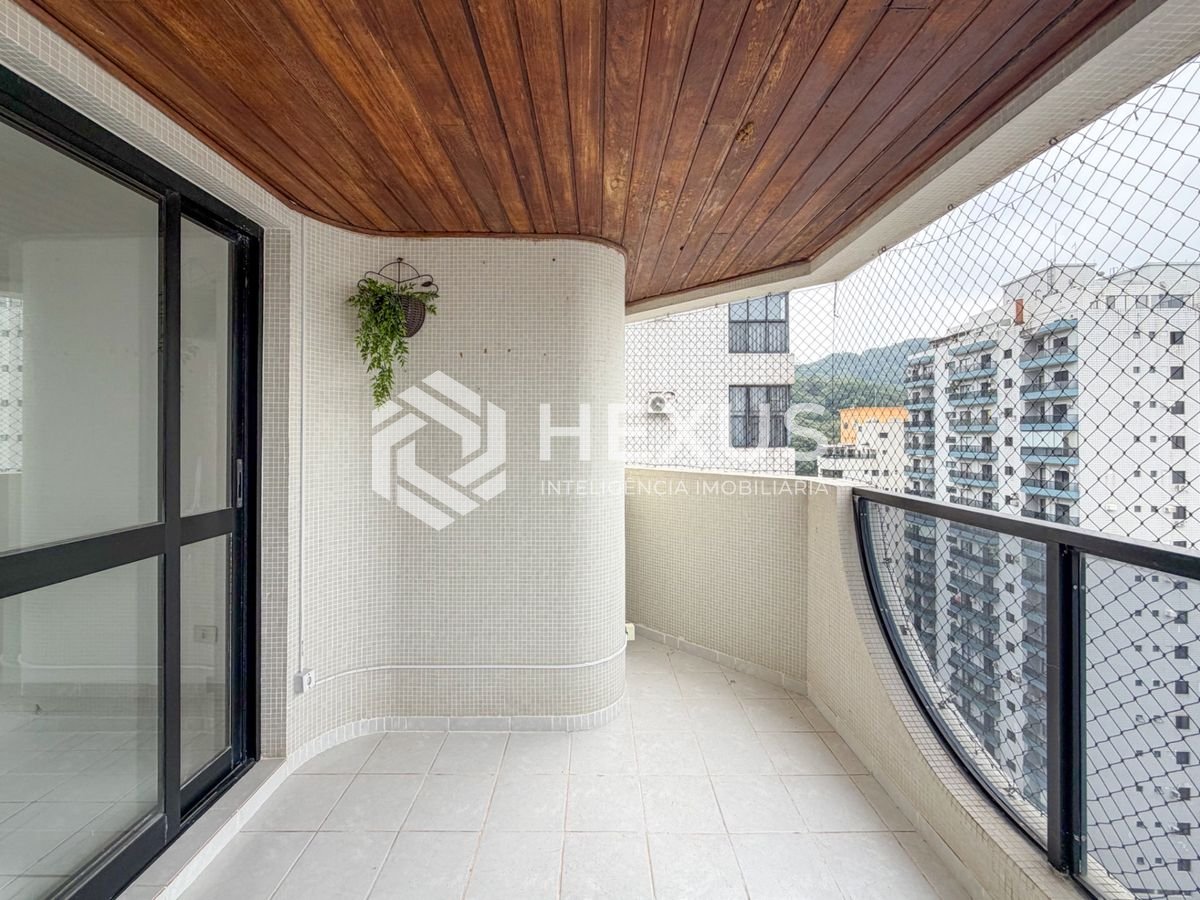 Foto 3 de Apartamento com varanda e lazer a 50m da praia na região do Centro nas Pitangueiras, Guarujá