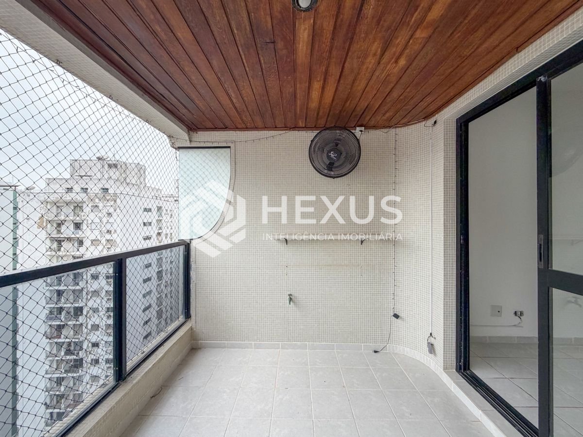 Foto 4 de Apartamento com varanda e lazer a 50m da praia na região do Centro nas Pitangueiras, Guarujá