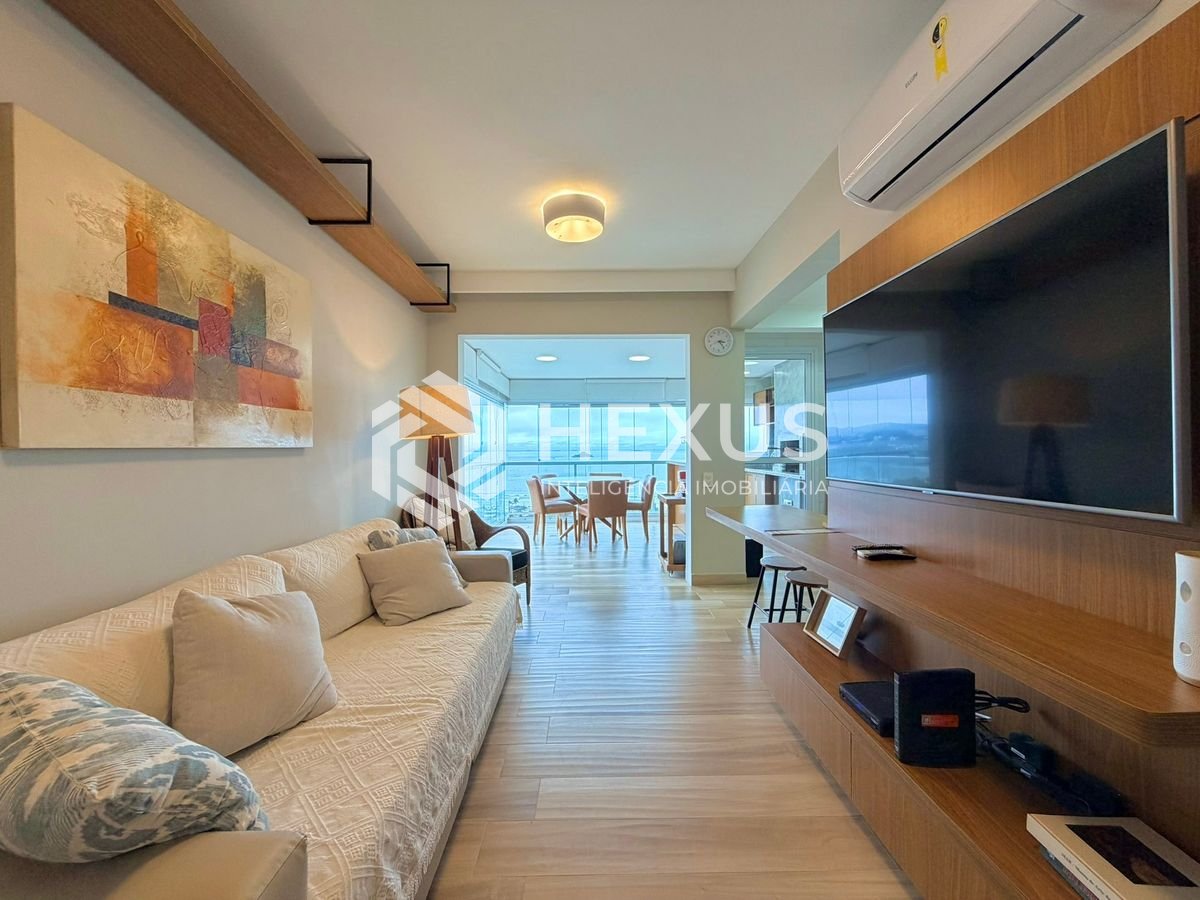 Foto 3 de Apartamento reformado com varanda gourmet vista mar e lazer na Enseada, Guarujá
