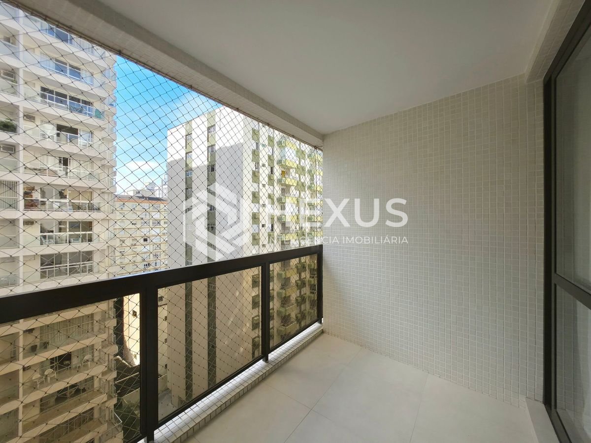 Foto 5 de Apartamento com varanda e lazer a 200m da praia nas Pitangueiras, Guarujá
