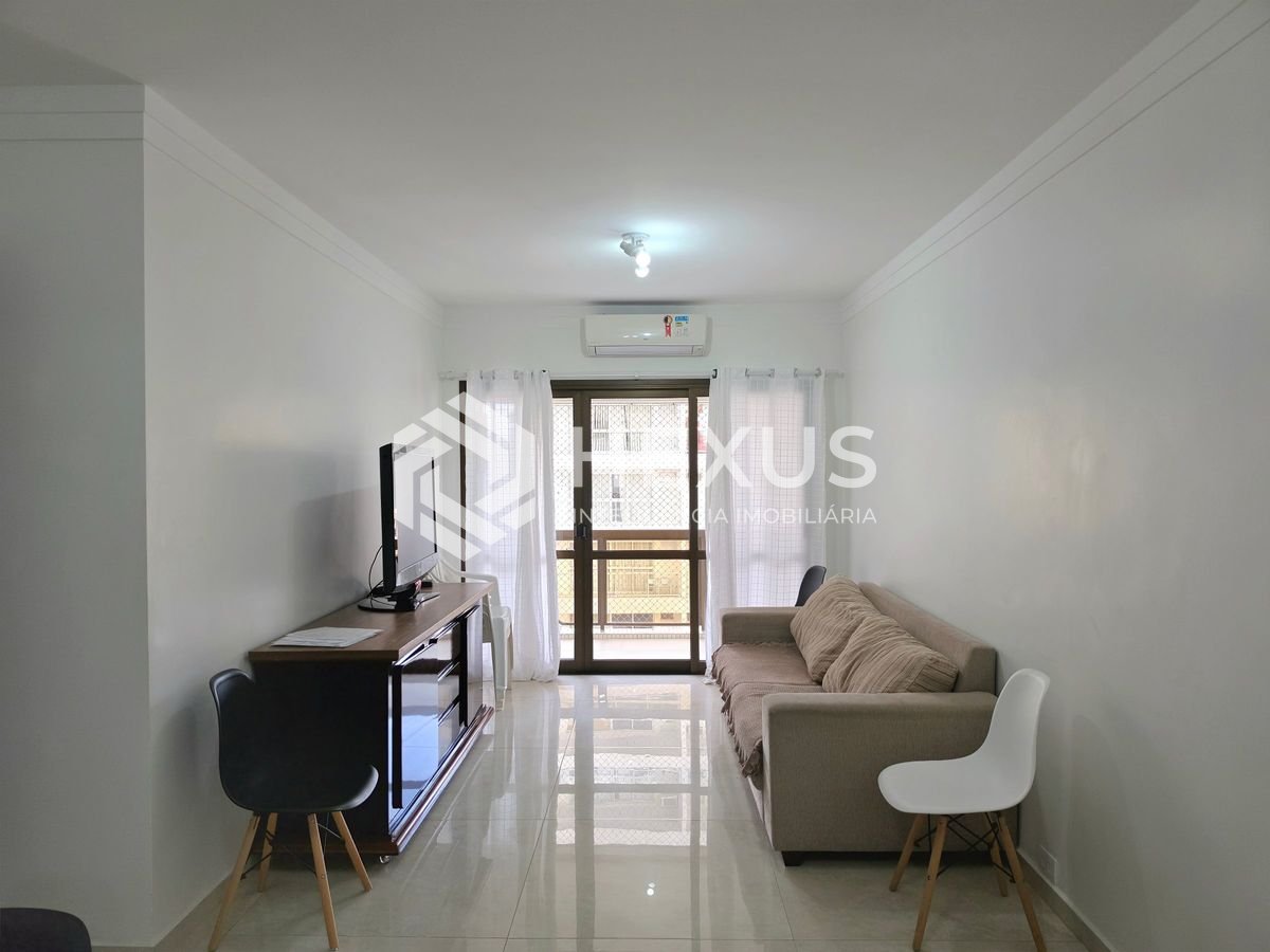 Foto 2 de Apartamento com varanda e lazer a 200m da praia nas Pitangueiras, Guarujá