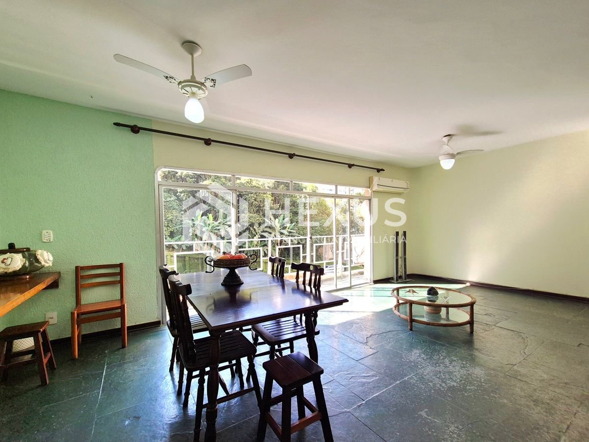 Foto 4 de Apartamento com varanda e lazer a 3 quadras da praia nas Pitangueiras, Guarujá
