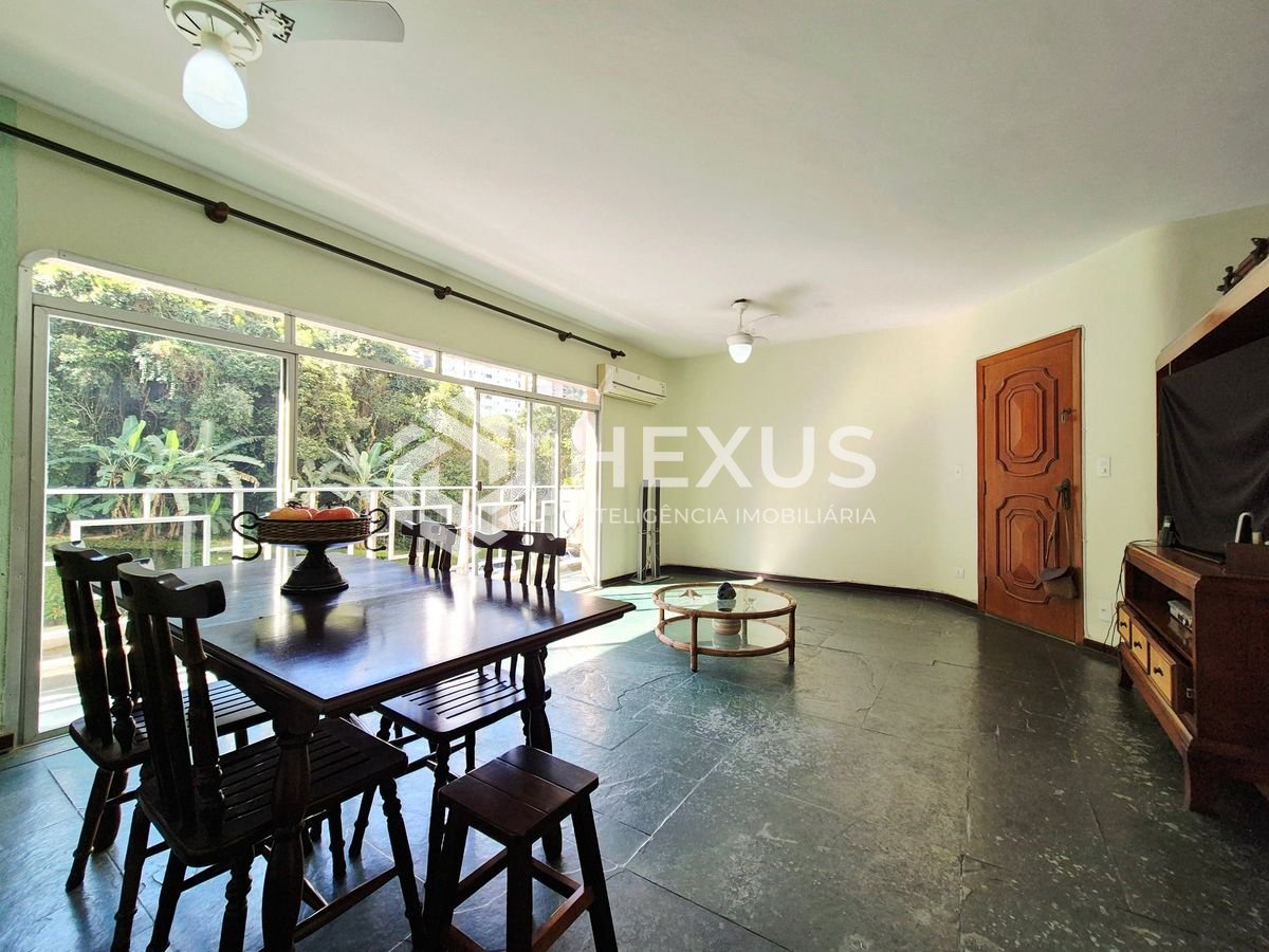 Apartamento com varanda e lazer a 3 quadras da praia nas Pitangueiras, Guarujá