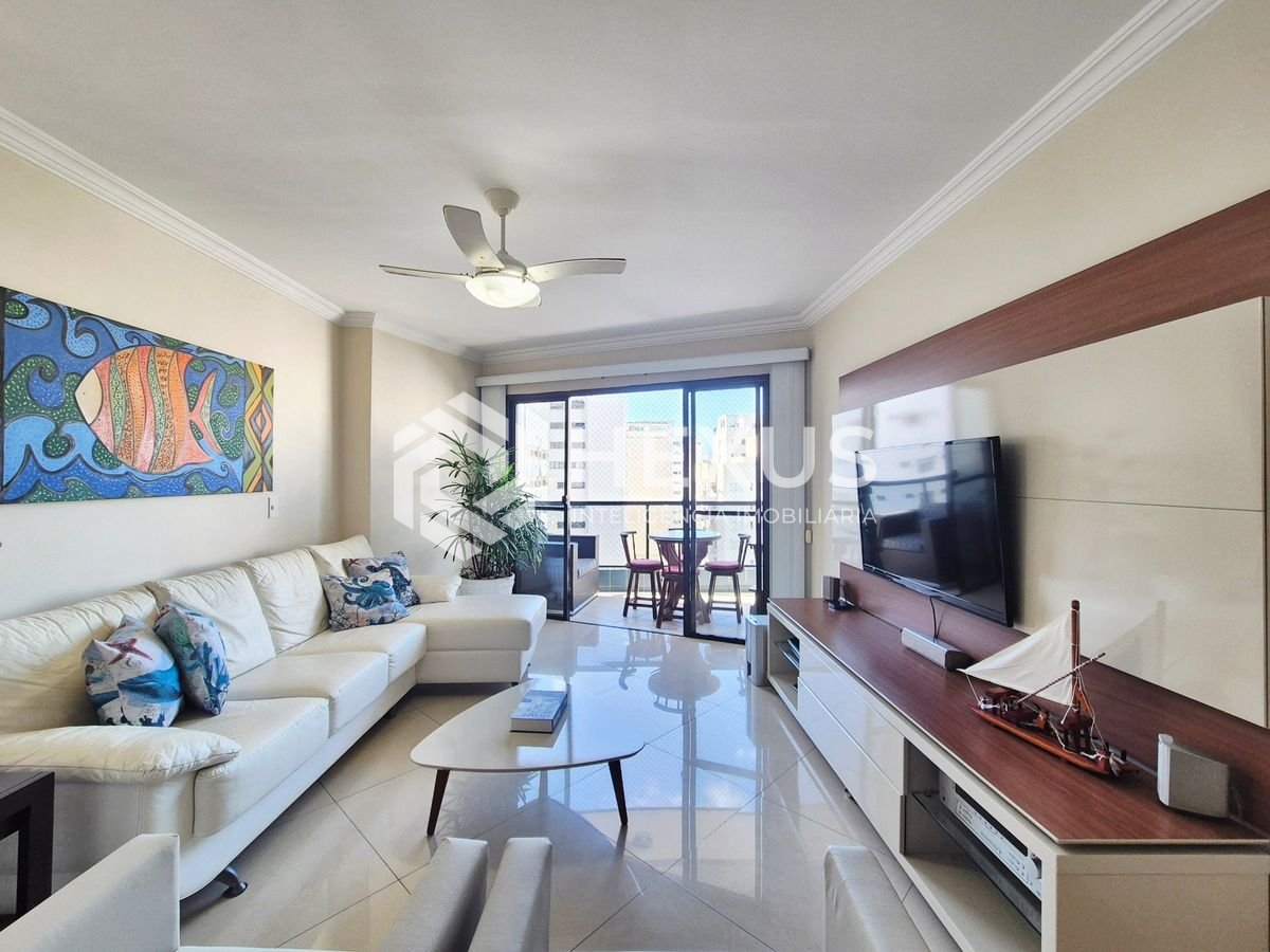 Foto 5 de Apartamento reformado com varanda e lazer a uma quadra da Praia das Pitangueiras, Guaruja