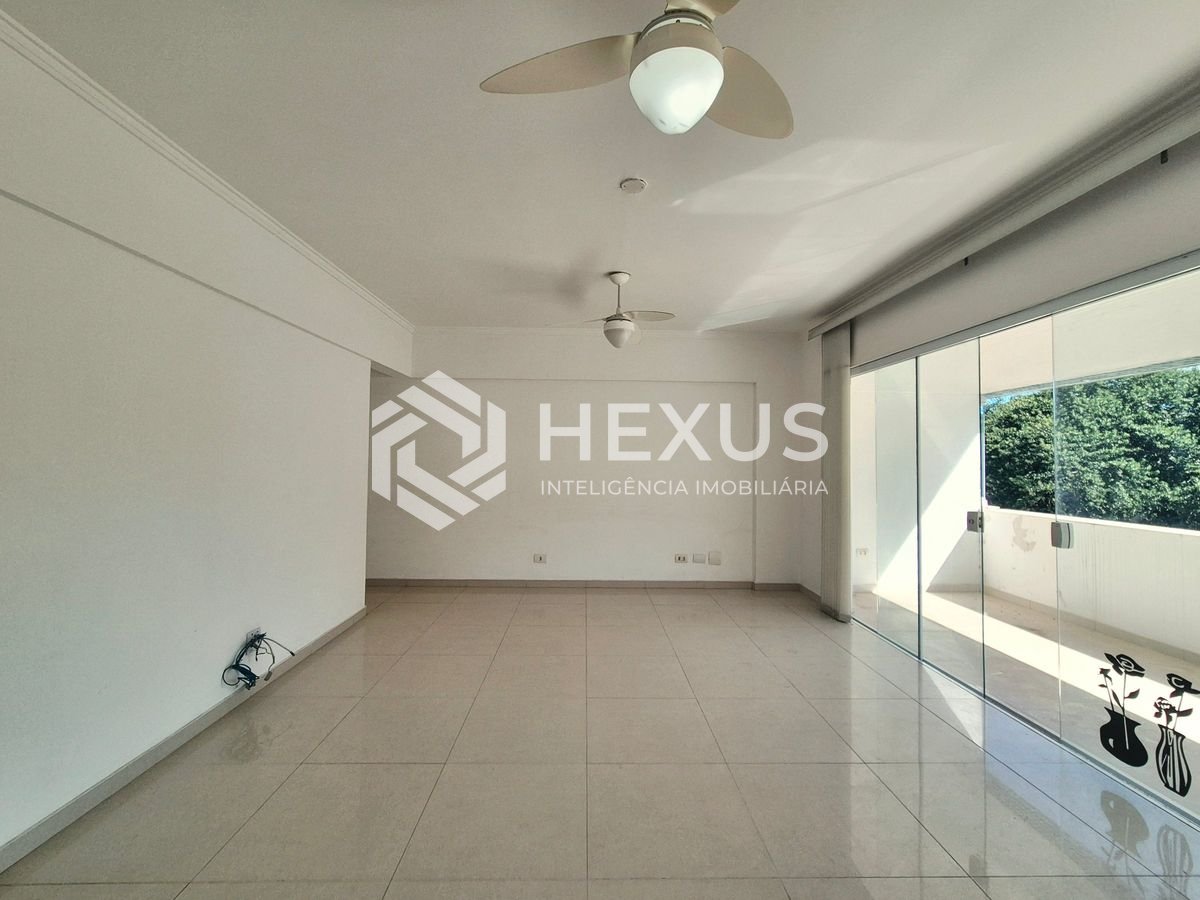 Foto 4 de Apartamento  com varanda à 1 quadra da praia no Jardim Astúrias, Guarujá