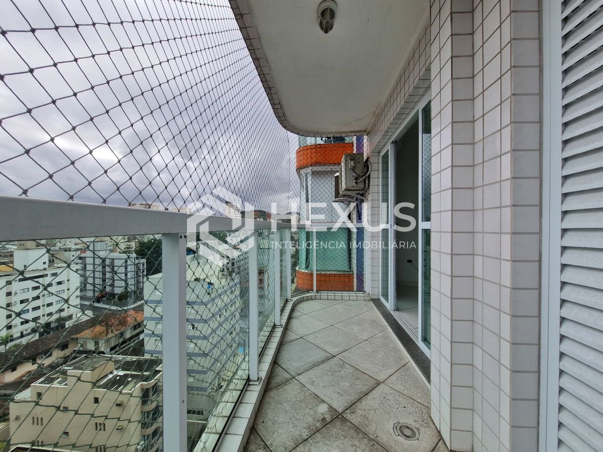 Foto 3 de Apartamento reformado com varanda a 100m da praia no Tombo, Guarujá