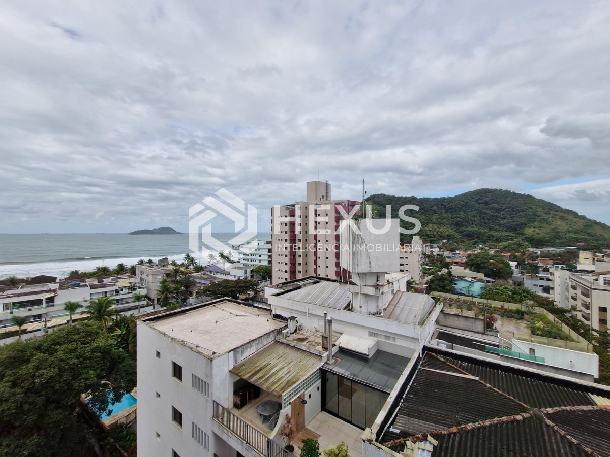 Foto 4 de Apartamento reformado com varanda a 100m da praia no Tombo, Guarujá