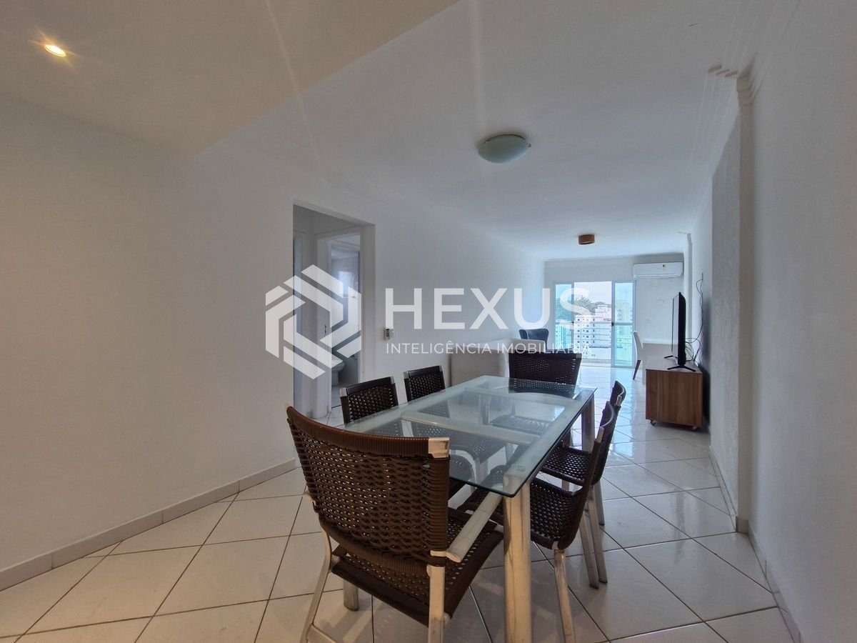 Foto 5 de Apartamento reformado com varanda a 100m da praia no Tombo, Guarujá
