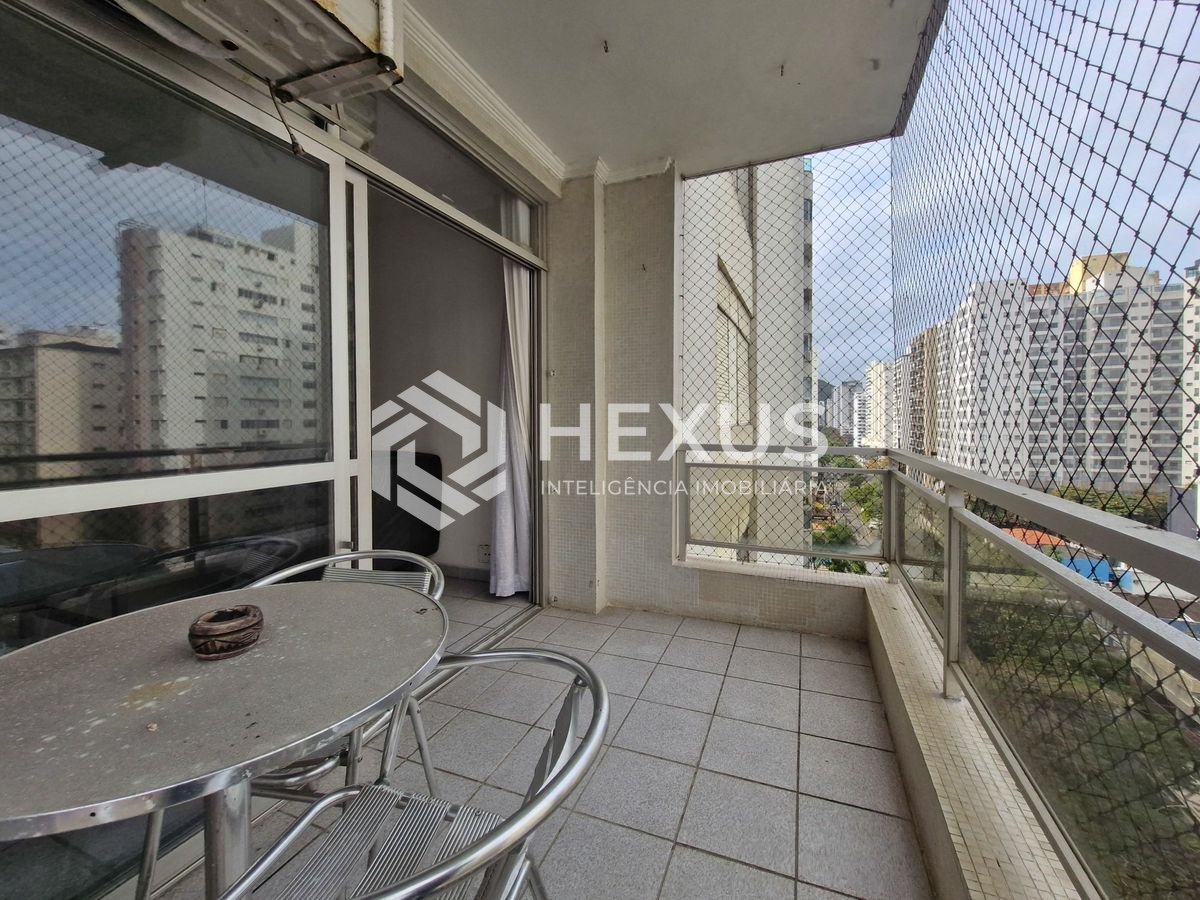 Foto 2 de Apartamento com varanda a 150m da praia na região da Barra Funda nas Pitangueiras, Guarujá