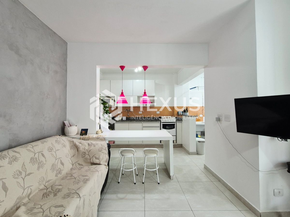 Foto 3 de Apartamento com varanda a 1 quadra da praia na região da Barra Funda nas Pitangueiras, Guarujá