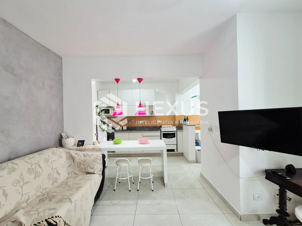 Foto 5 de Apartamento com varanda a 1 quadra da praia na região da Barra Funda nas Pitangueiras, Guarujá