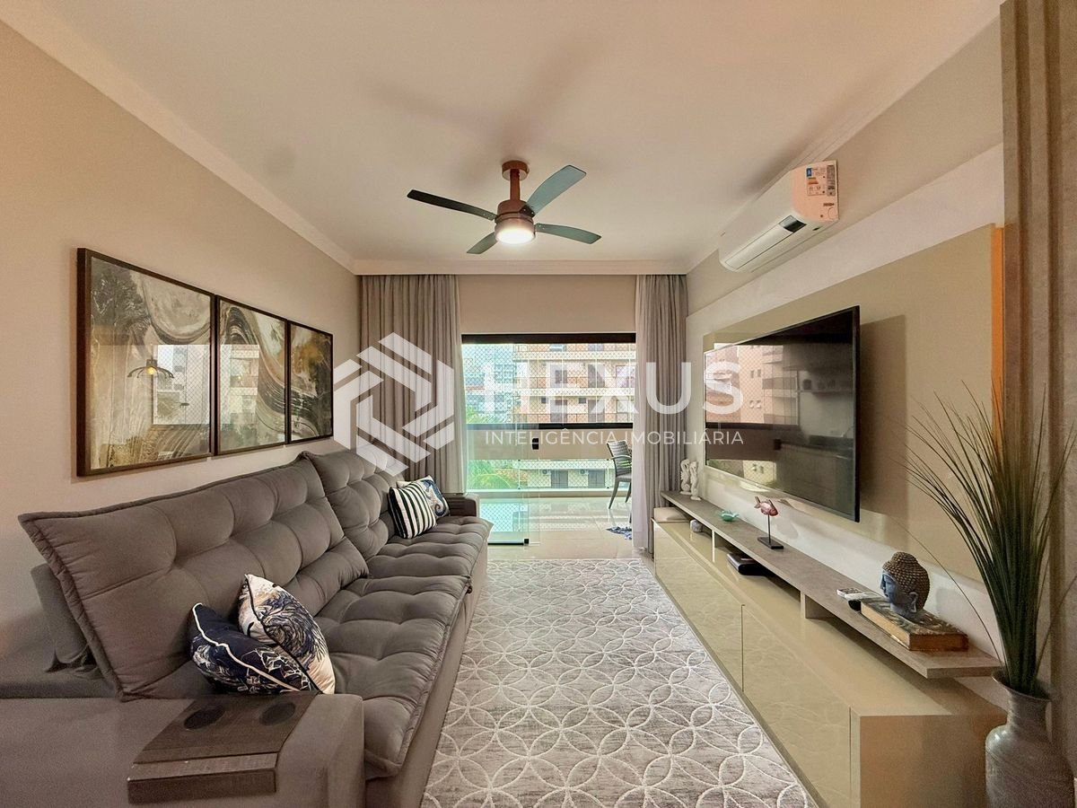 Foto 4 de Apartamento reformado com varanda e lazer a 300m da praia na Enseada, Guarujá