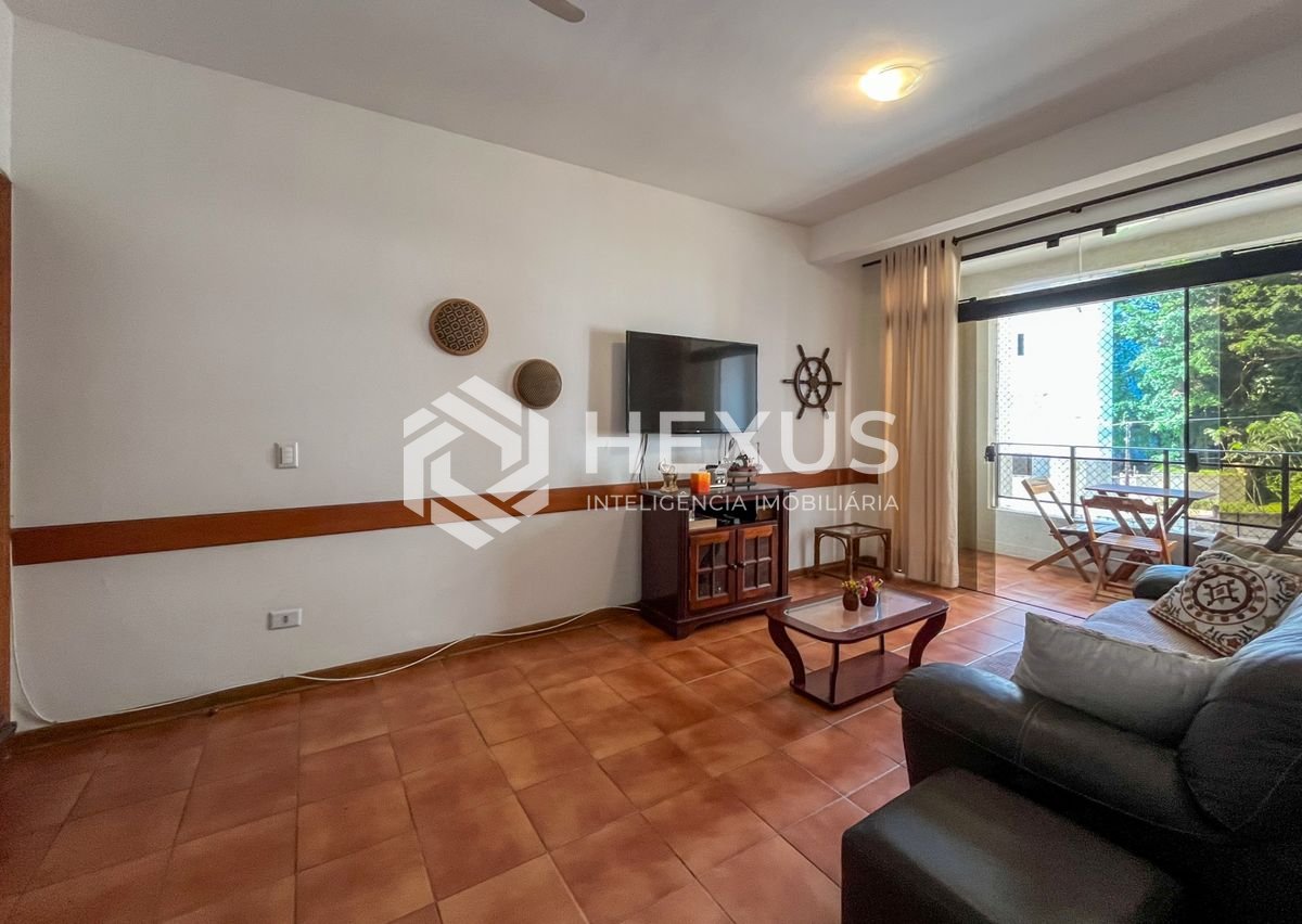 Foto 4 de Apartamento com varanda a 1 quadra da praia nas Pitangueiras, Guarujá