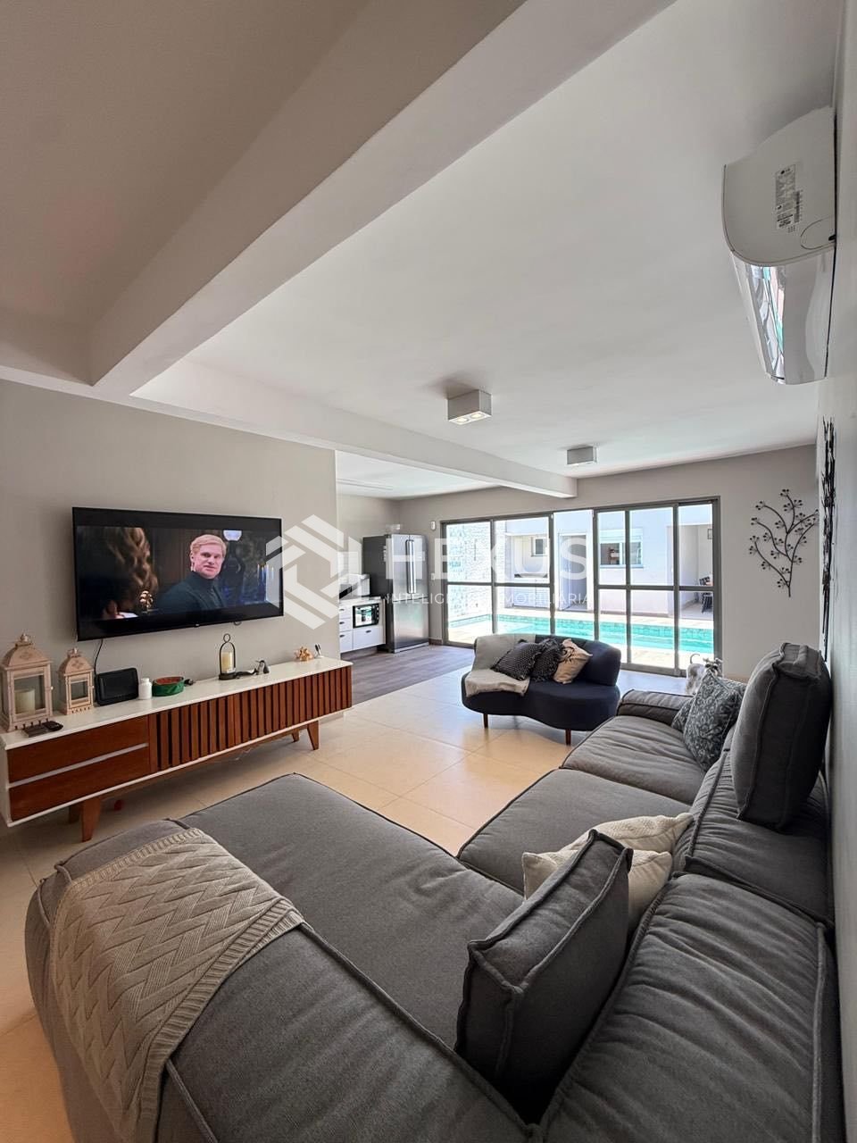 Foto 3 de Casa reformada com piscina aquecida e área gourmet em Jardim Virgínia, Guarujá