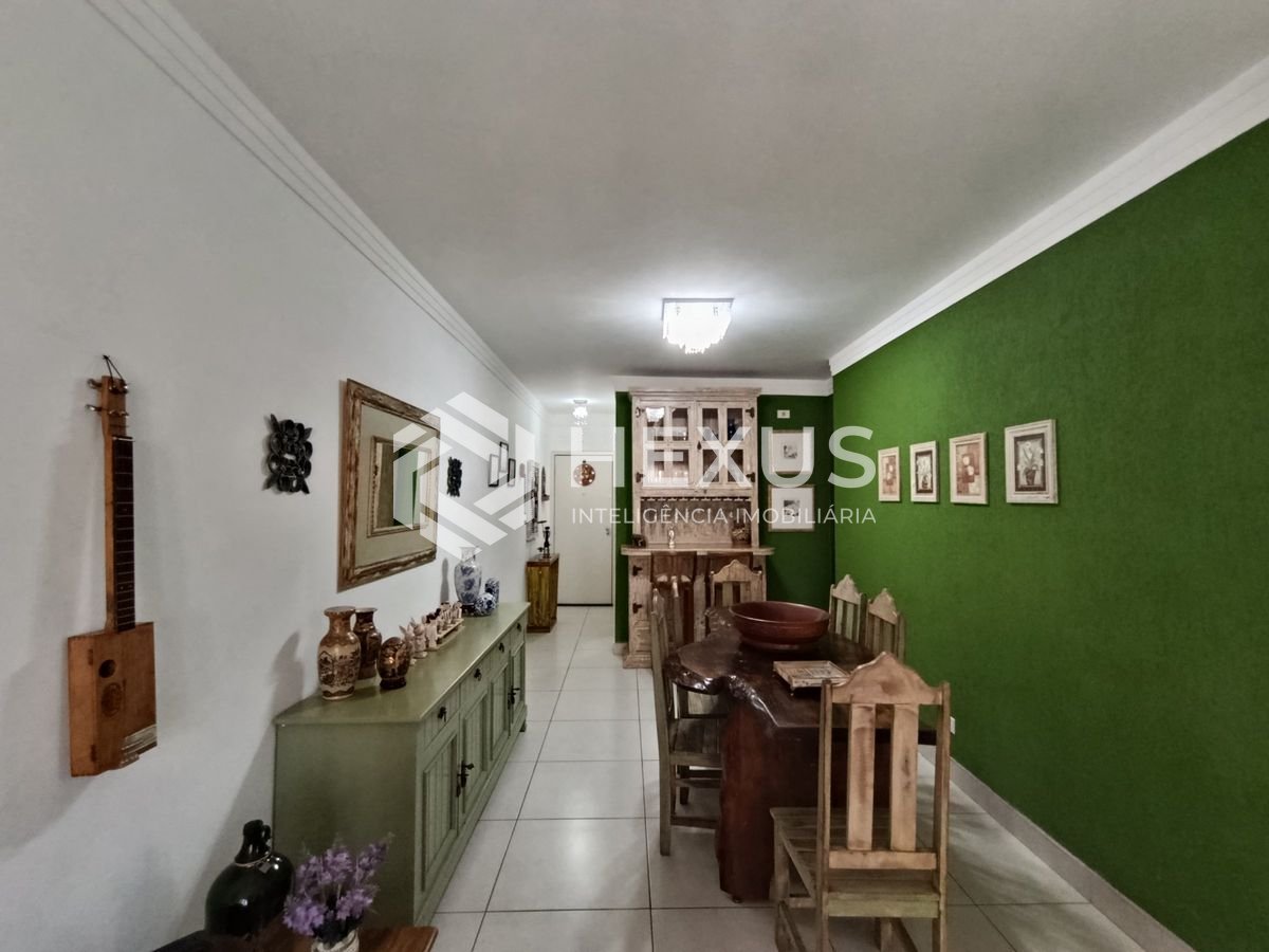 Foto 2 de Apartamento reformado com varanda a 350m da praia na Enseada, Guarujá