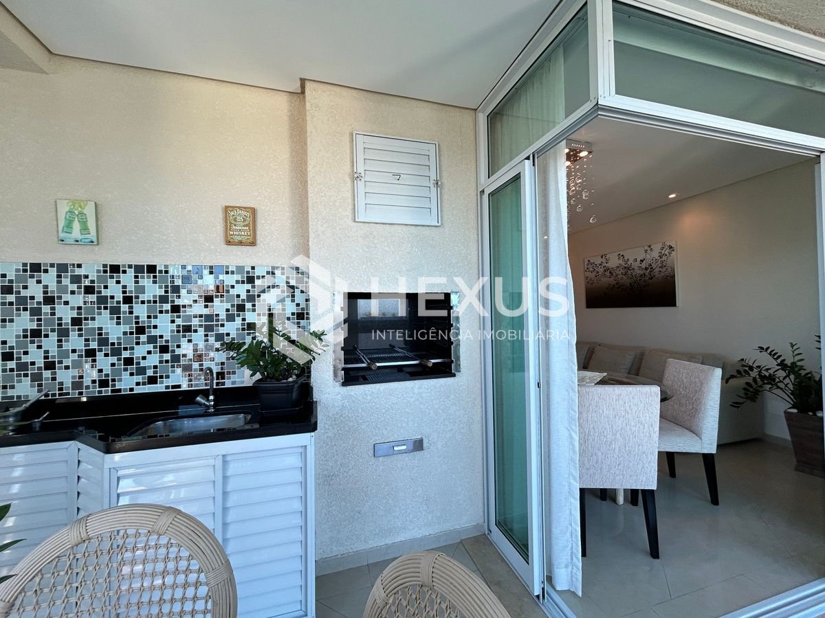 Foto 5 de Apartamento reformado com varanda gourmet e lazer a 250m da praia na região do Tortugas na Enseada, Guarujá