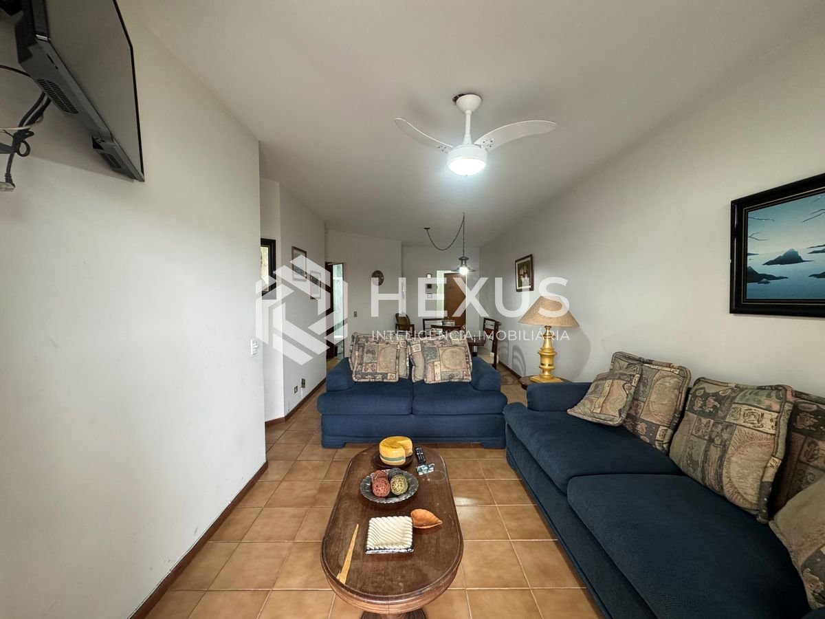 Foto 3 de Apartamento com varanda vista mar a 50m da praia na Enseada, Guarujá