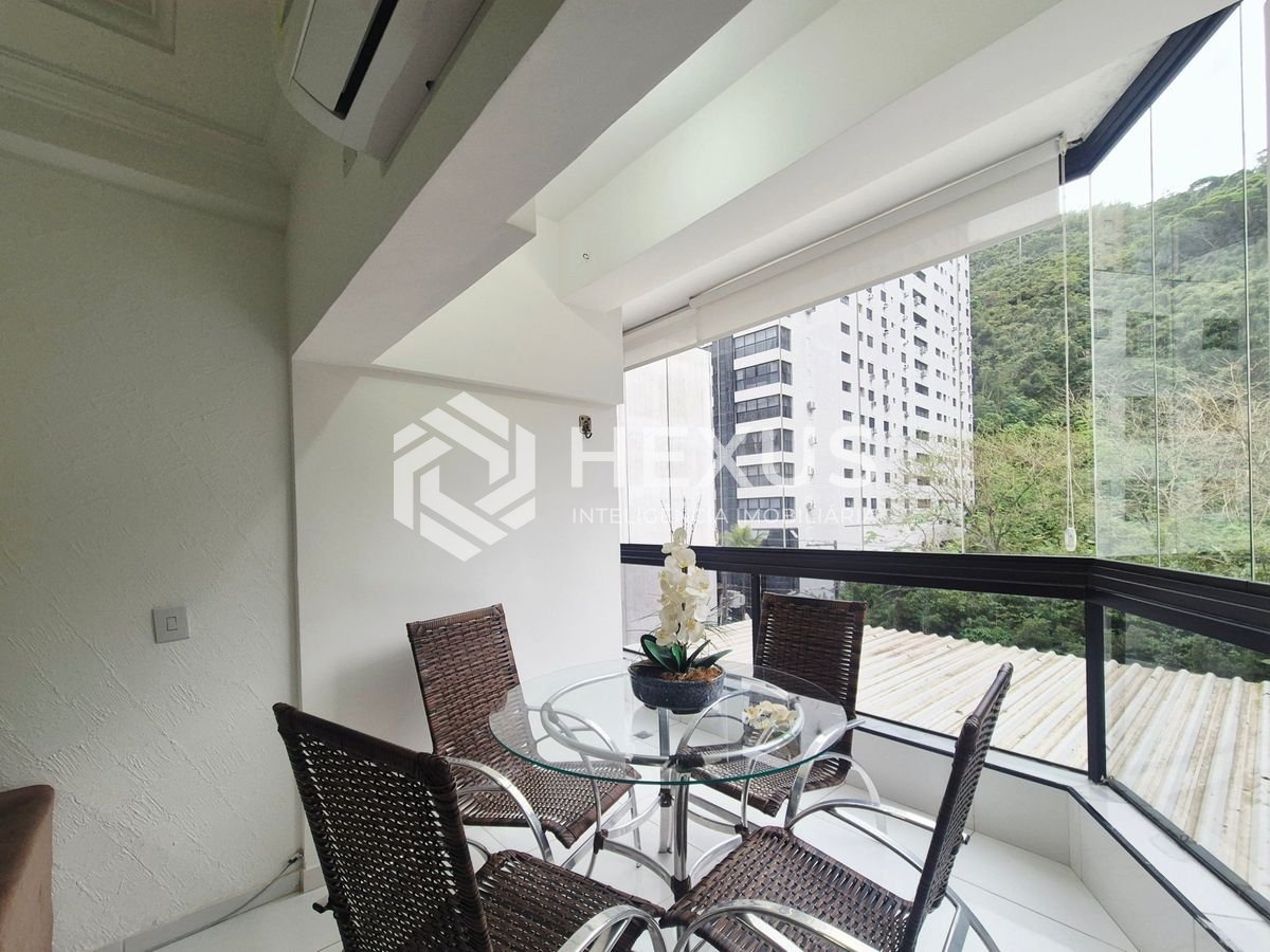 Foto 4 de Apartamento com varanda e lazer nas Pitangueiras, Guarujá