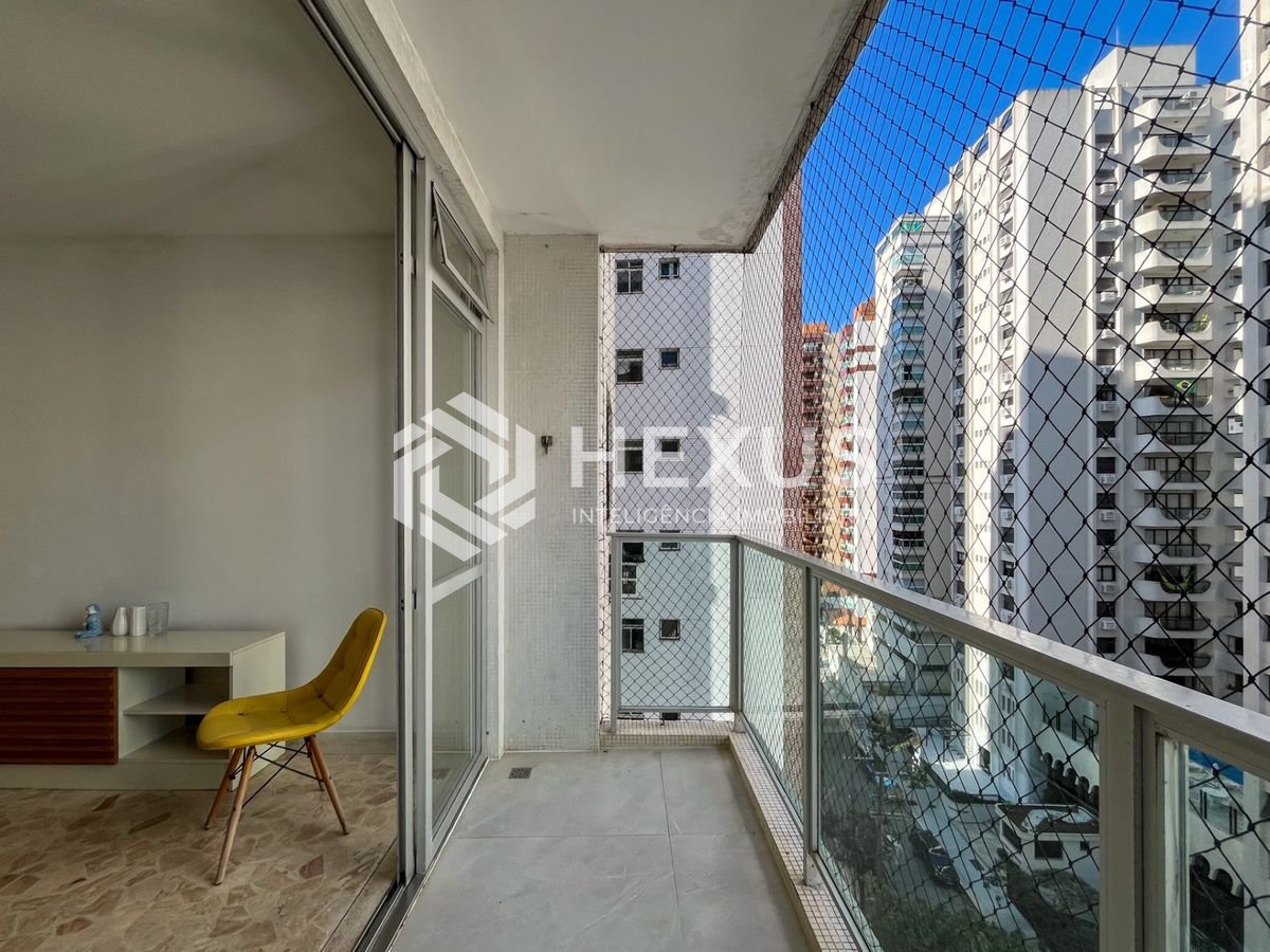 Foto 3 de Apartamento com varanda e lazer nas Pitangueiras, Guarujá