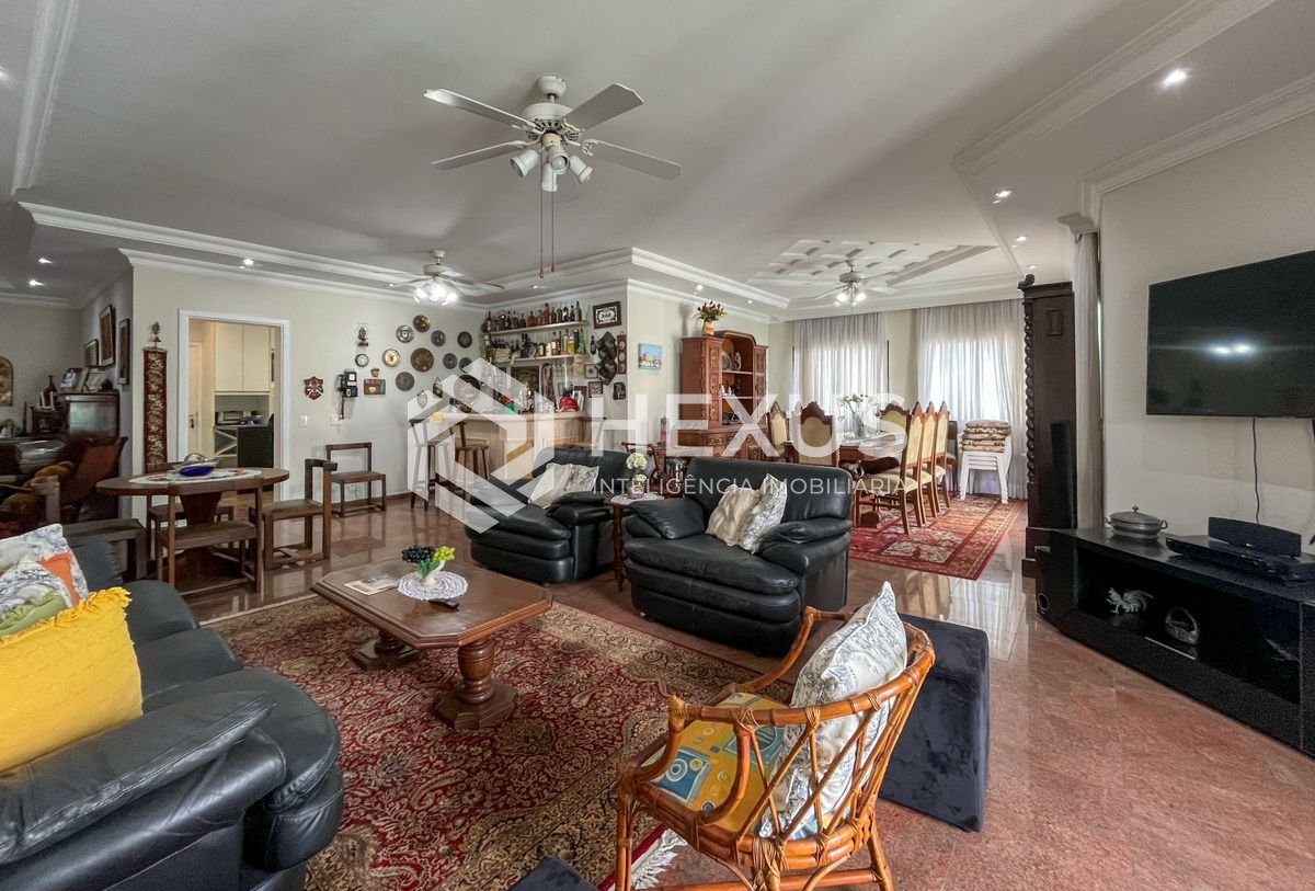 Foto 3 de Apartamento com varanda e lazer a 2 quadras da praia nas Pitangueiras, Guarujá