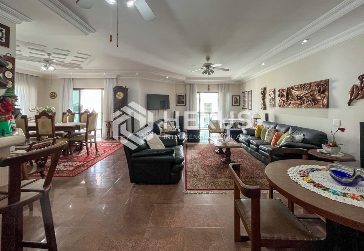 Foto 4 de Apartamento com varanda e lazer a 2 quadras da praia nas Pitangueiras, Guarujá