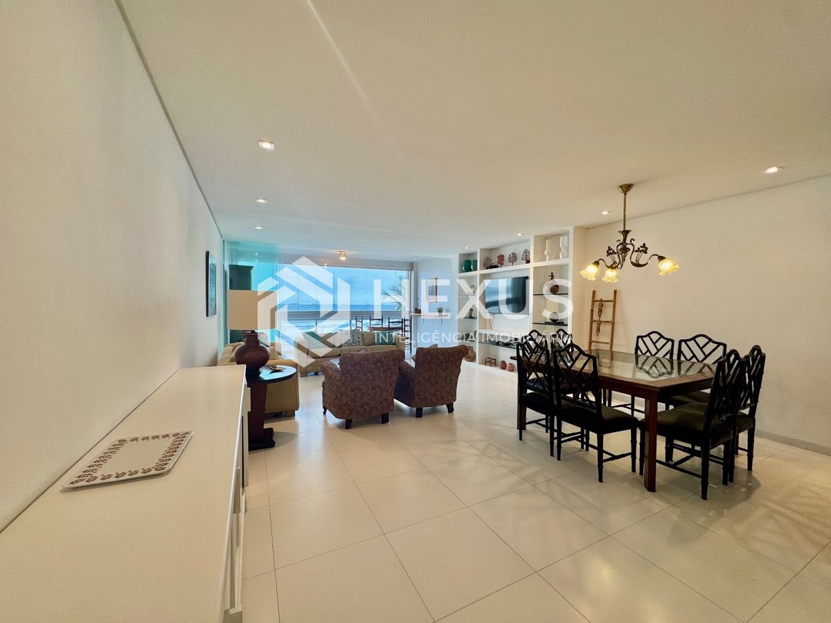 Foto 5 de Apartamento reformado frente mar com varanda vista mar e lazer nas Pitangueiras, Guarujá