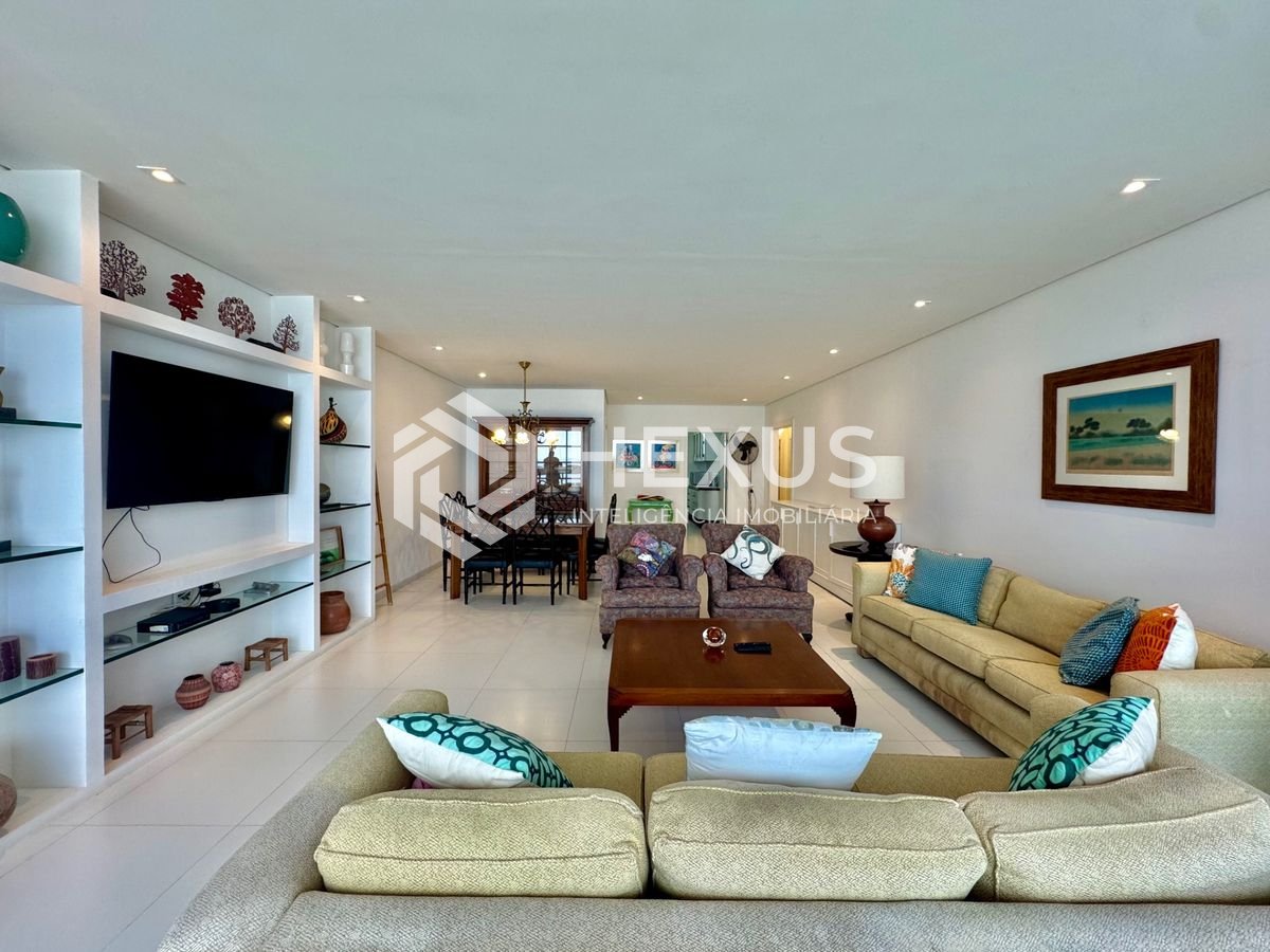 Foto 4 de Apartamento reformado frente mar com varanda vista mar e lazer nas Pitangueiras, Guarujá