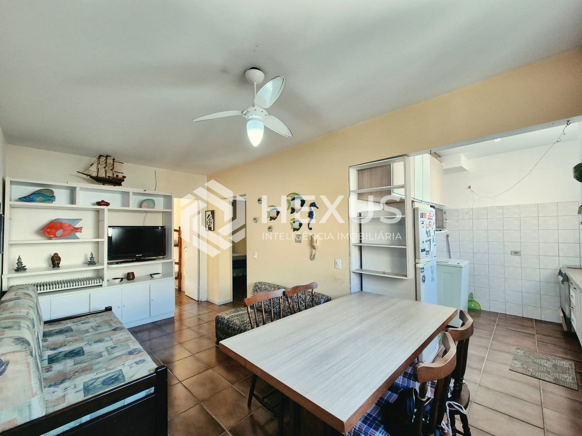 Foto 5 de Apartamento com varanda e lazer a 2 quadras da praia nas Pitangueiras, Guarujá