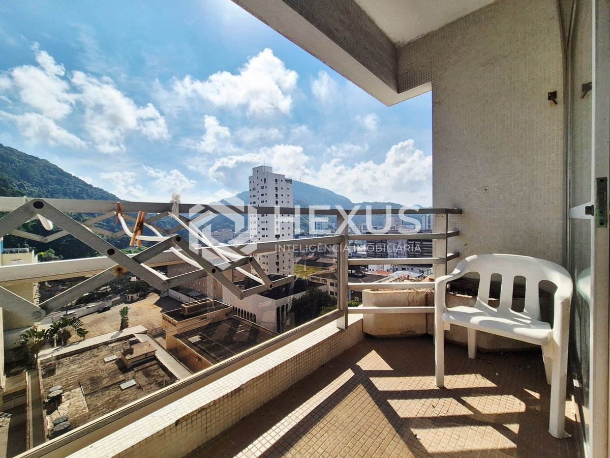 Foto 3 de Apartamento com varanda e lazer a 2 quadras da praia nas Pitangueiras, Guarujá