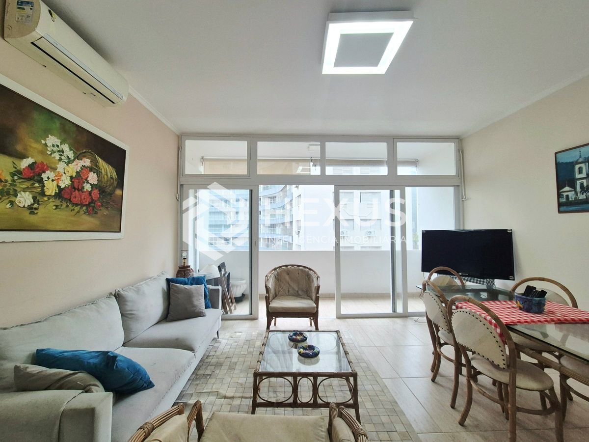 Foto 2 de Apartamento com varanda vista mar a 50m da praia nas Pitangueiras, Guarujá
