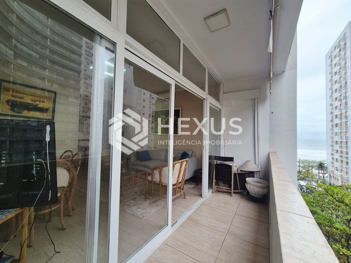 Foto 5 de Apartamento com varanda vista mar a 50m da praia nas Pitangueiras, Guarujá