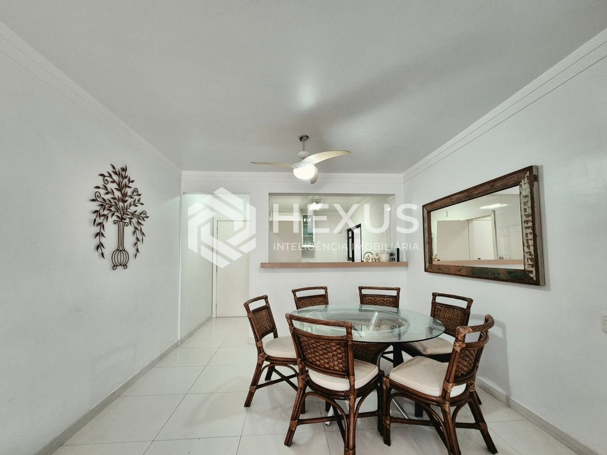 Foto 5 de Apartamento com varanda e lazer a 200m da praia nas Pitangueiras, Guarujá