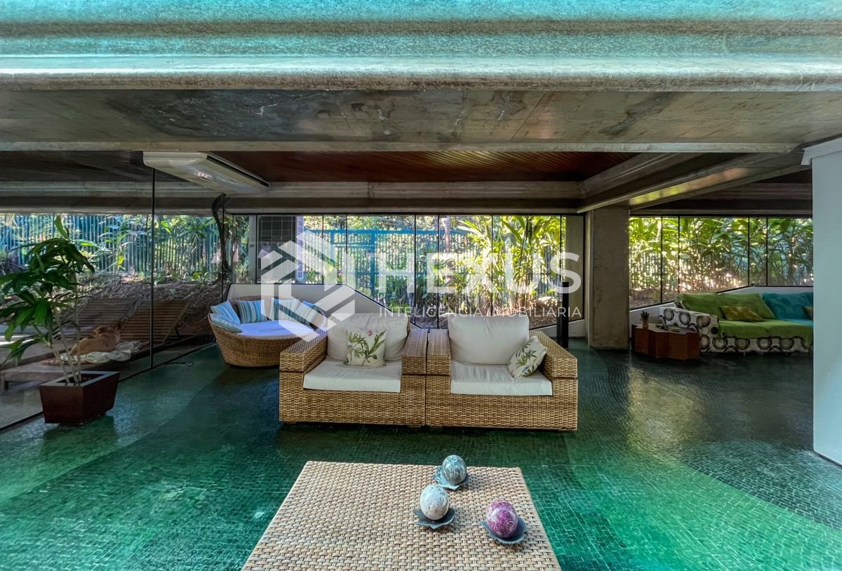 Foto 4 de Casa térrea moderna com piscina e jardim, no Balneário Pernambuco, Guarujá