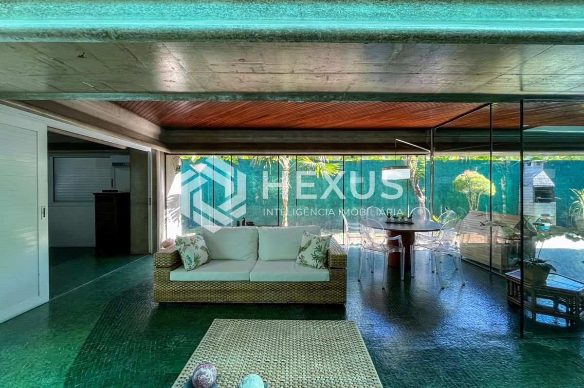 Foto 5 de Casa térrea moderna com piscina e jardim, no Balneário Pernambuco, Guarujá
