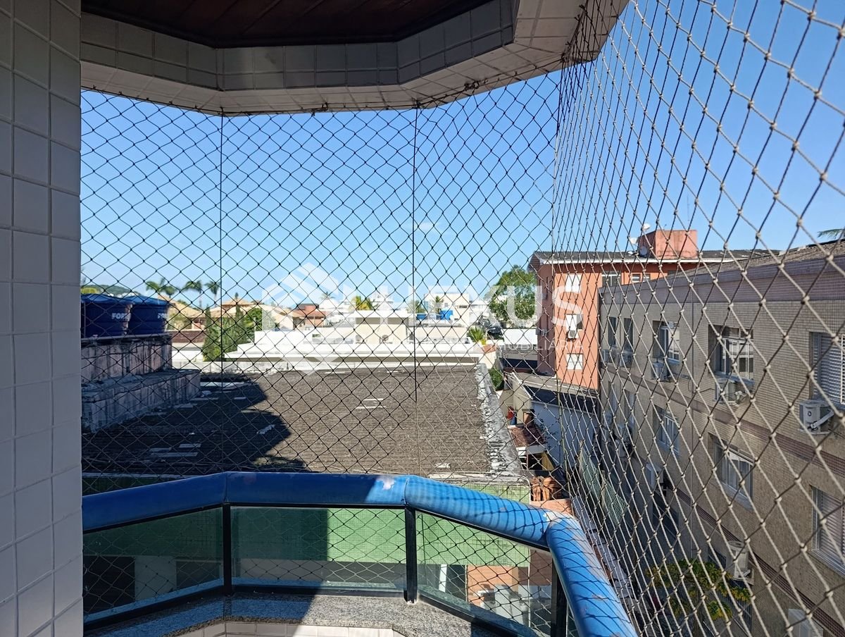 Foto 3 de Apartamento com varanda e lazer a 250m da praia na região da Brunella na Enseada, Guarujá
