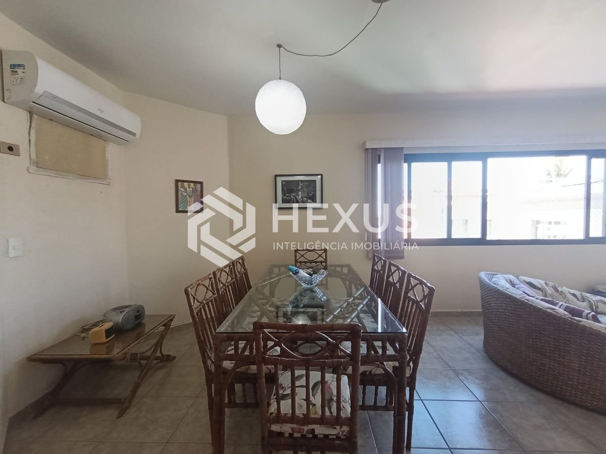 Foto 5 de Apartamento com varanda e lazer a 250m da praia na região da Brunella na Enseada, Guarujá