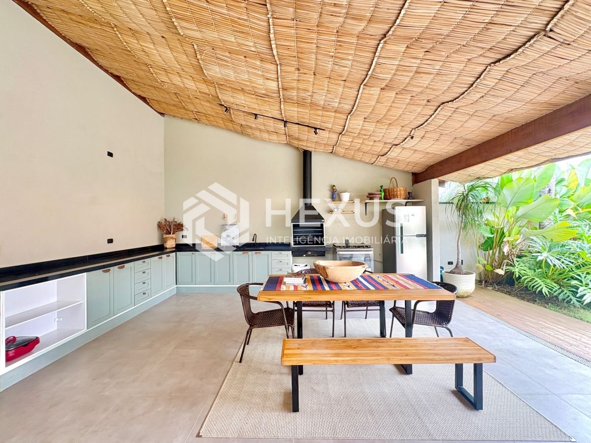 Foto 4 de Casa reformada com piscina e área gourmet no Jardim Acapulco, Guarujá
