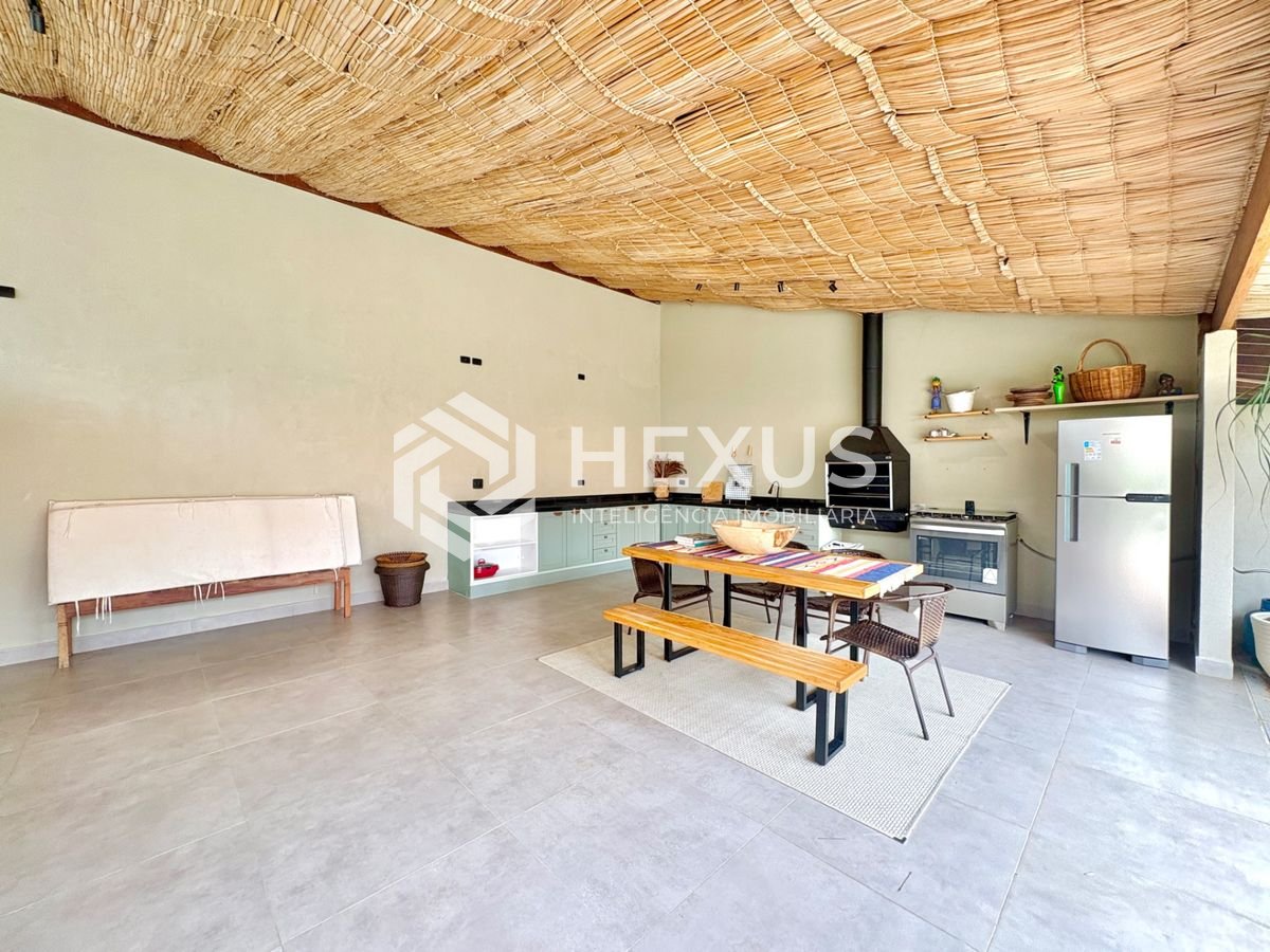Foto 5 de Casa reformada com piscina e área gourmet no Jardim Acapulco, Guarujá