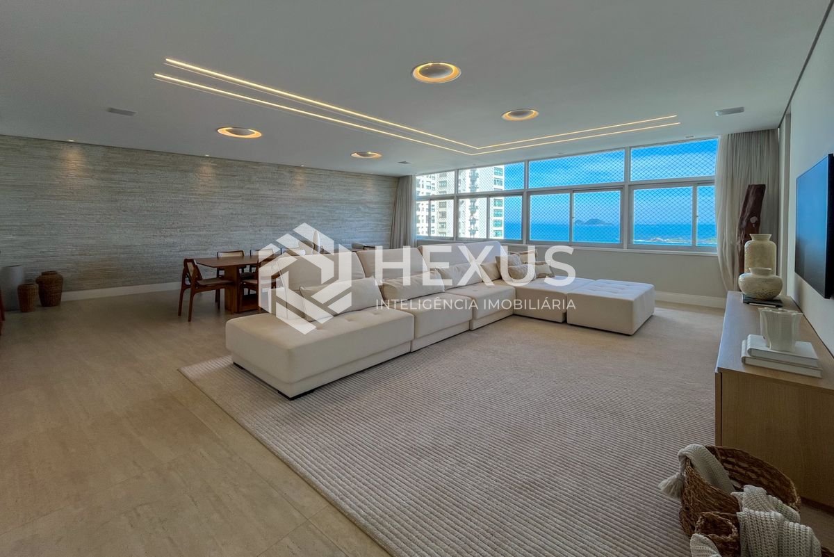 Foto 4 de Apartamento reformado frente mar com vista mar e lazer na região do Morro do Maluf nas Pitangueiras, Guarujá