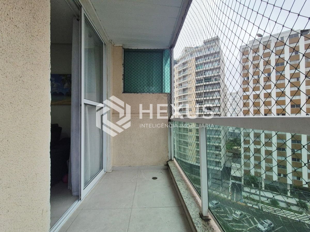 Foto 4 de Apartamento com varanda vista mar a 1 quadra da praia nas Pitangueiras, Guarujá