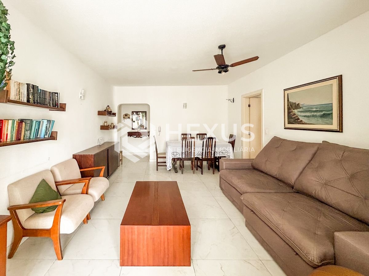 Foto 2 de Apartamento com varanda e lazer a 350m da praia na Enseada, Guarujá