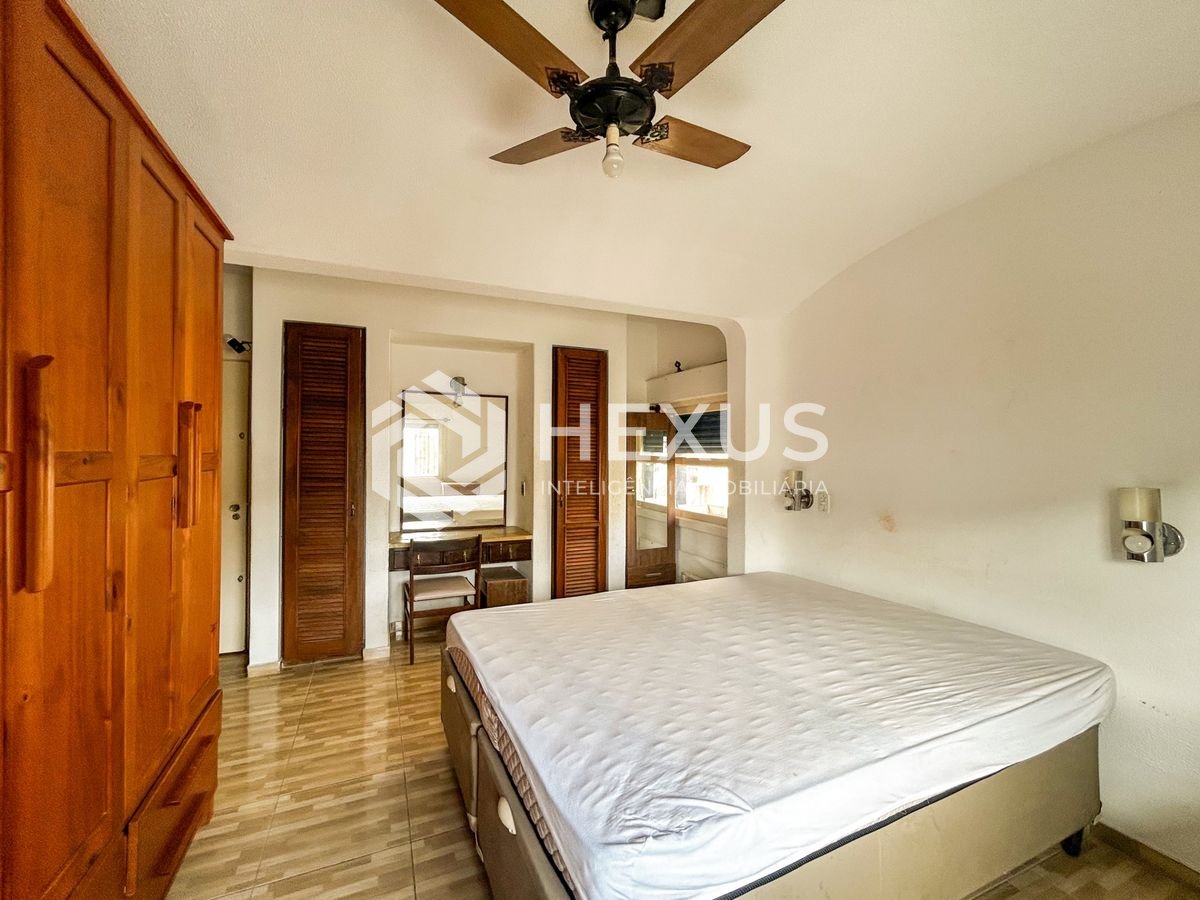 Foto 5 de Apartamento com varanda e lazer a 350m da praia na Enseada, Guarujá